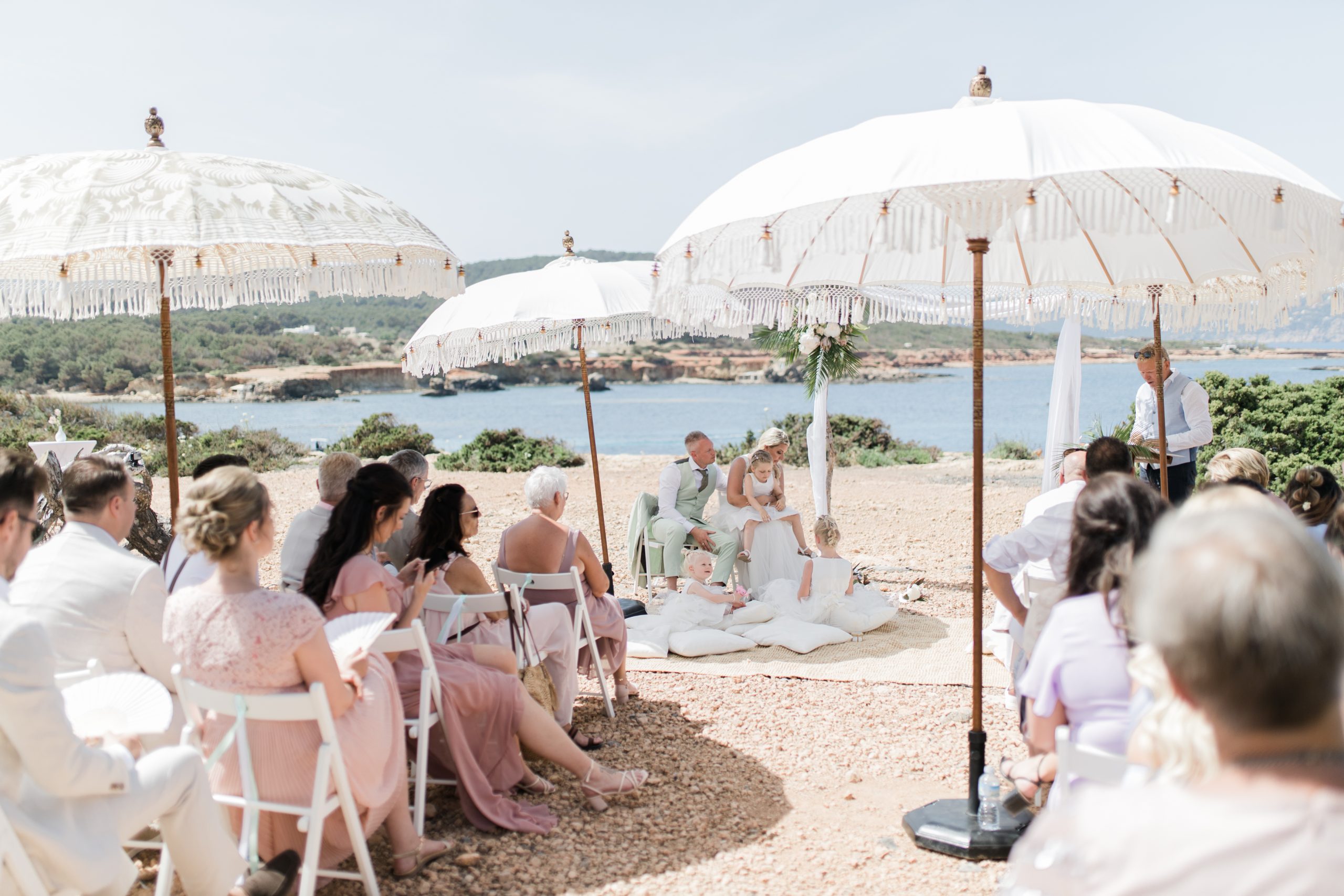 Zondag - Ceremonie - Bruiloft Ibiza Sander en Bea 20 21 en 22 mei 2022 door Lisanne van der Ploeg-53